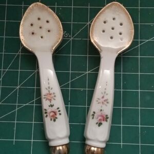 Mid Century Vintage Acme China Salt And Pepper Spoon Set Super Kitchy
